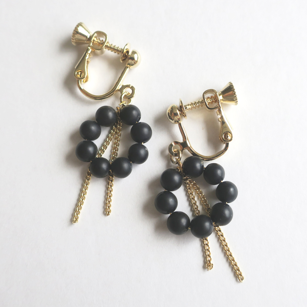 天然石とチェーンのイヤリングの画像