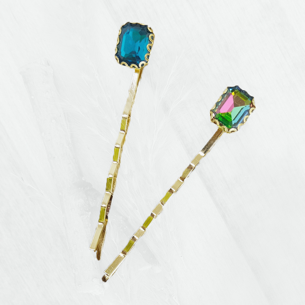 キラキラ輝くヘアピンの画像