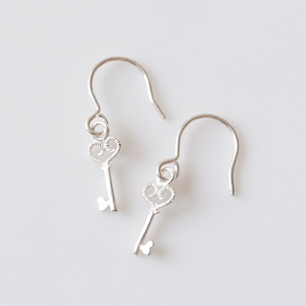 KEYモチーフのSILVER925ピアスの画像