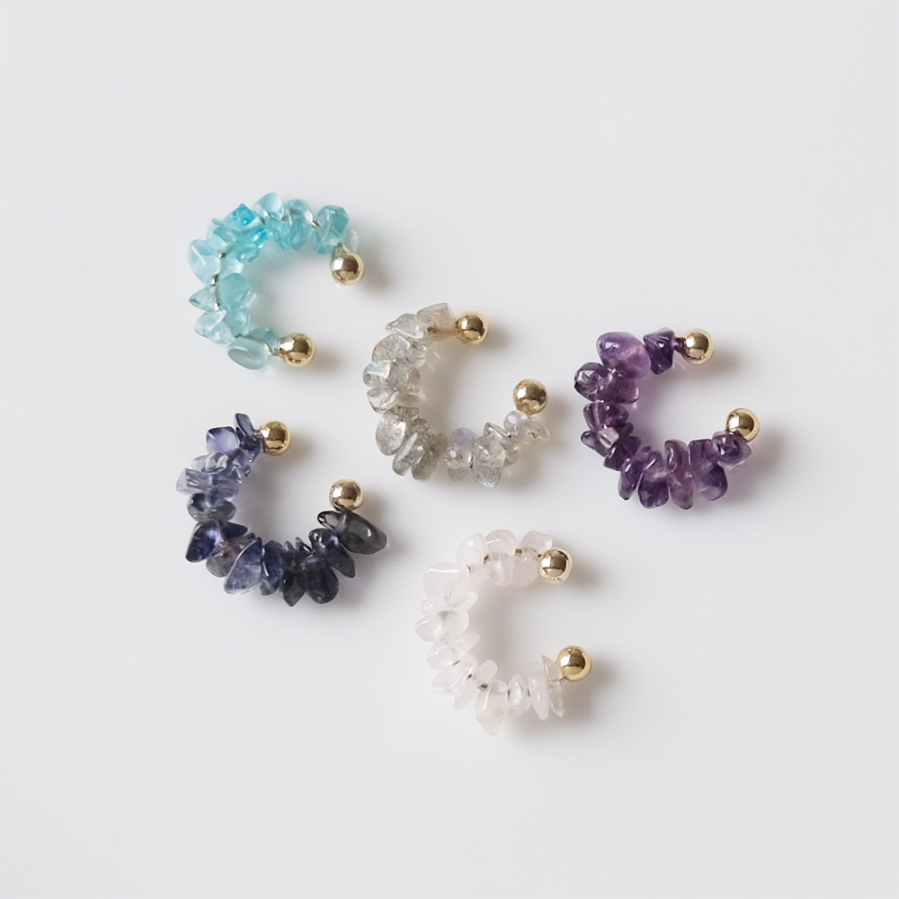 天然石のさざれを使ったイヤカフの画像