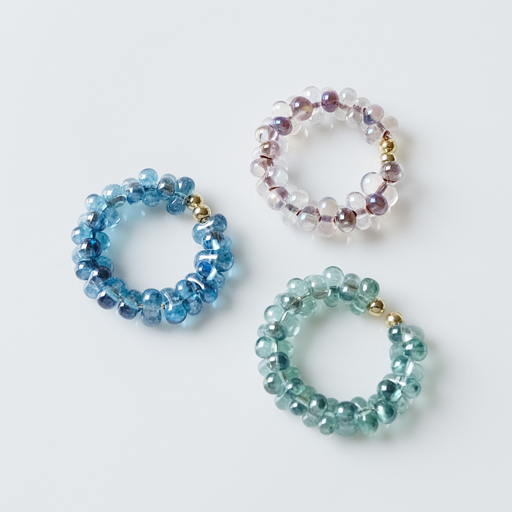 ファルファーレをふんだんに使ったリングにもなるイヤカフの画像