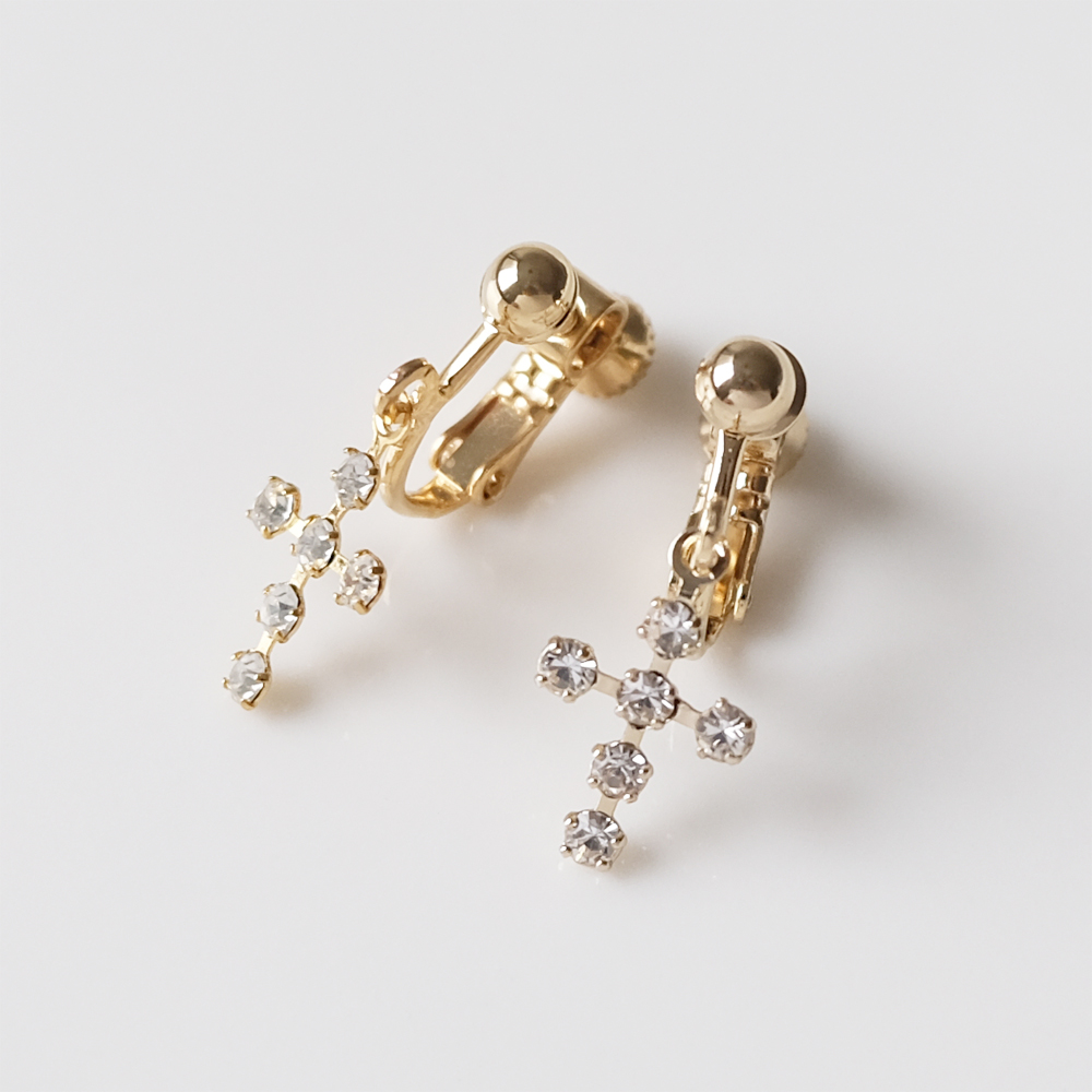 GLASSが煌めくクロスのイヤリングの画像