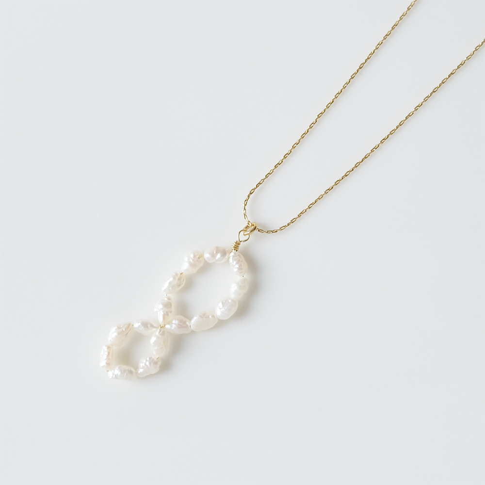 トップに淡水パールの変形ネックレスの画像