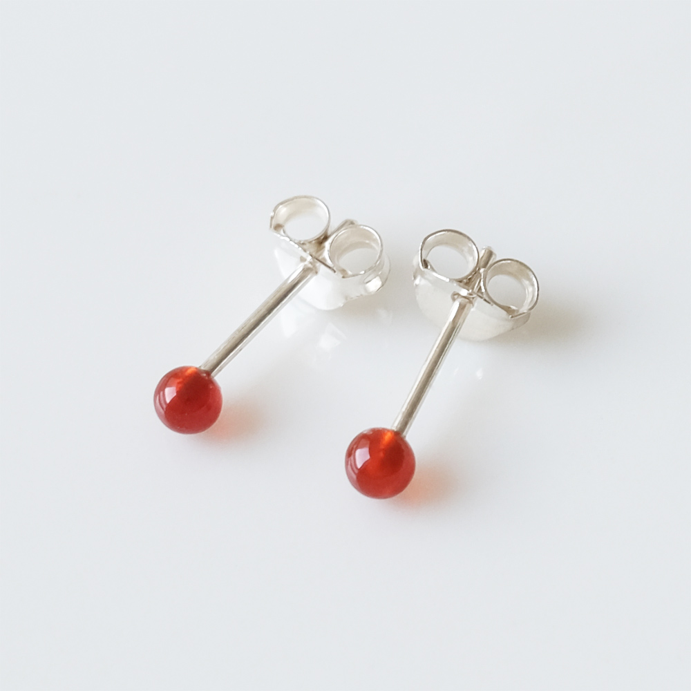 カーネリアンの小さなSILVER925ピアスの画像