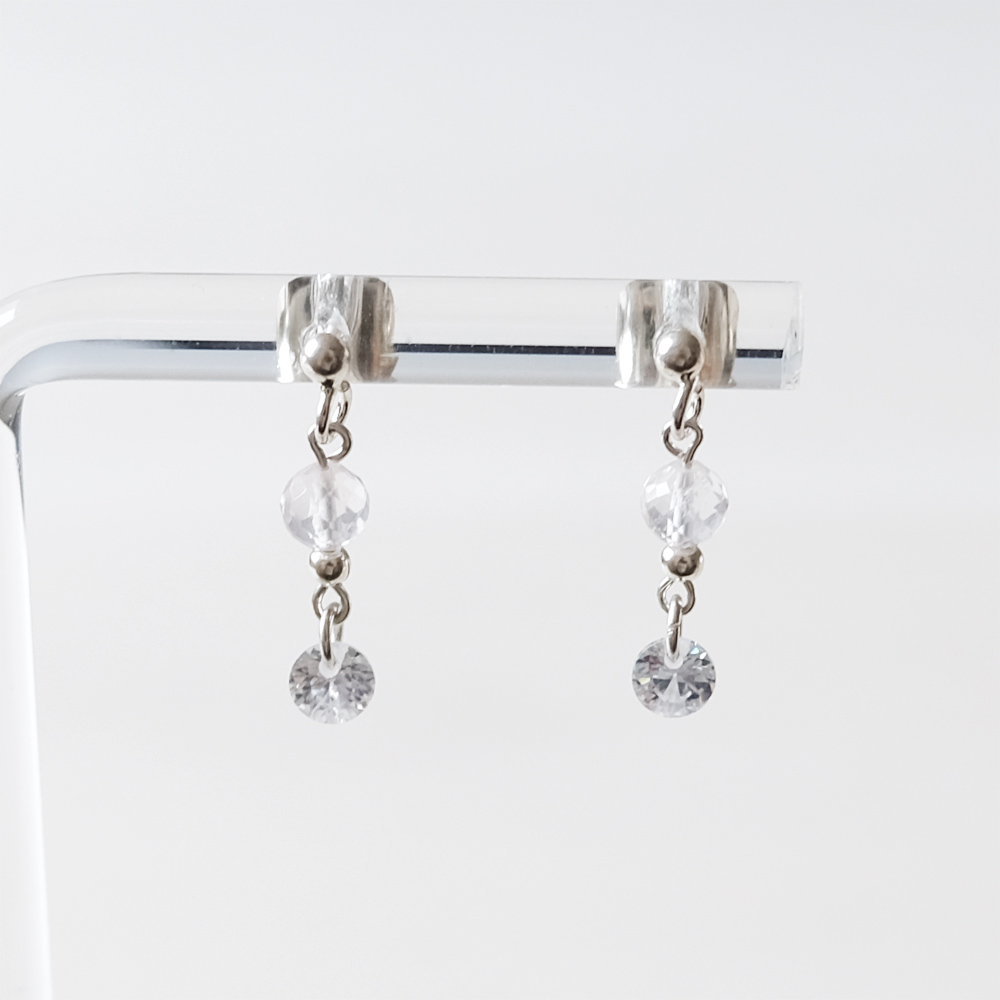 多面カットのローズクォーツとクリアのジルコニアが輝くSILVER925ピアスの画像