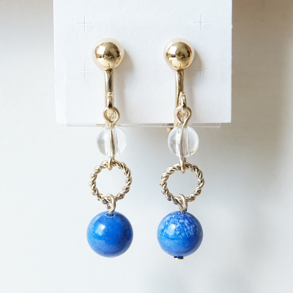 クリアとラピスラズリをセットしたイヤリングの画像