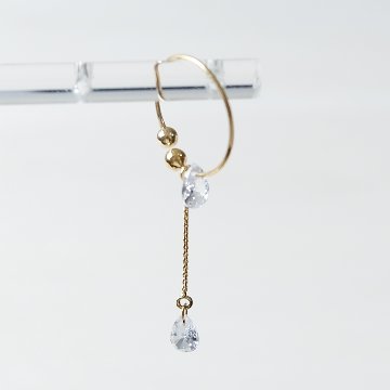 雫のジルコニアをとエレガンスチェーンをセットしたイヤカフの画像