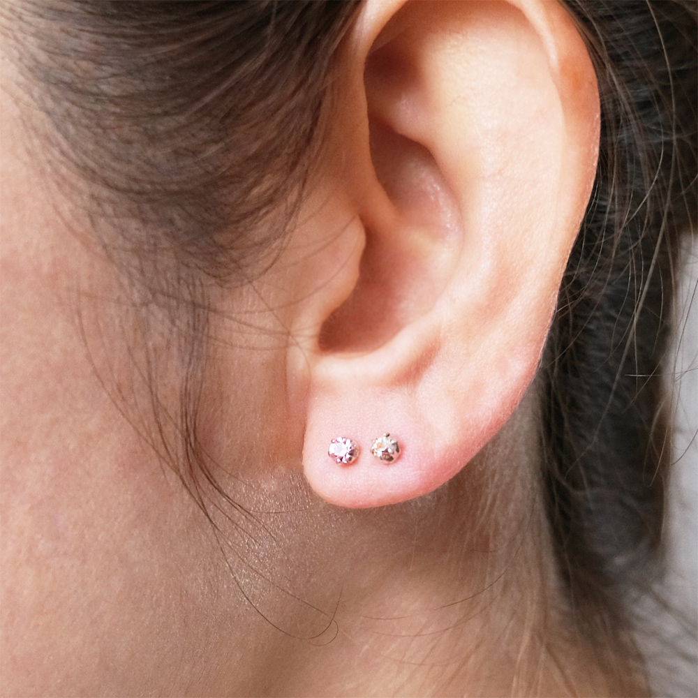 ラインストーンが可愛い4個セットのSILVER925ピアスの画像