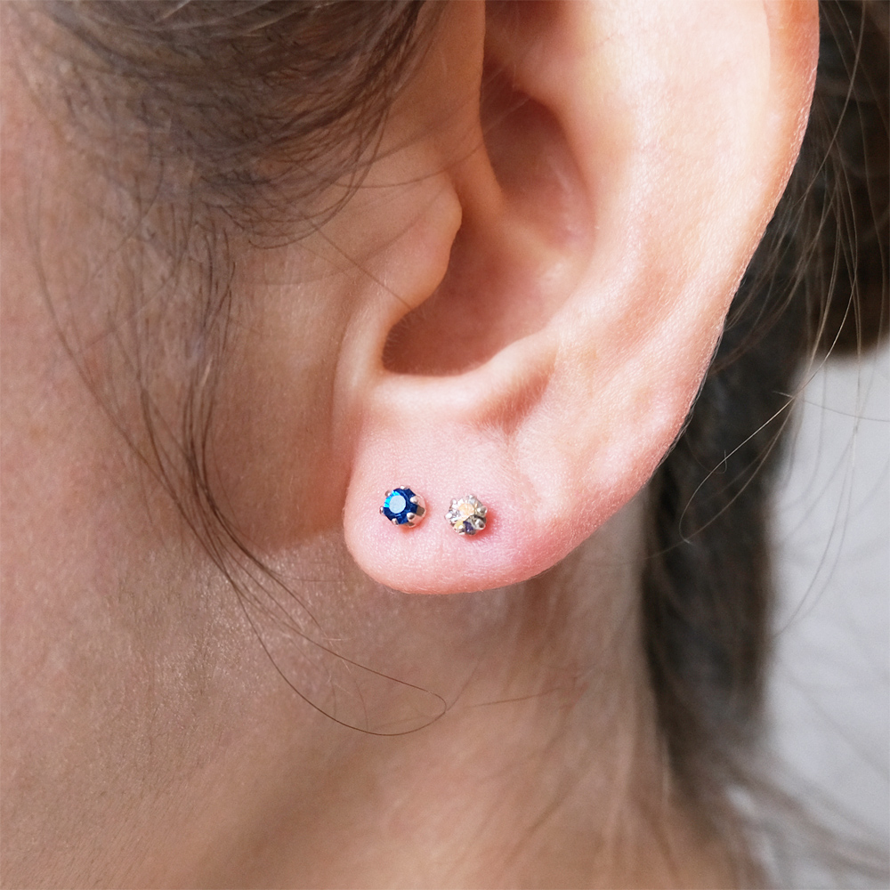 ラインストーンが可愛い4個セットのSILVER925ピアスの画像