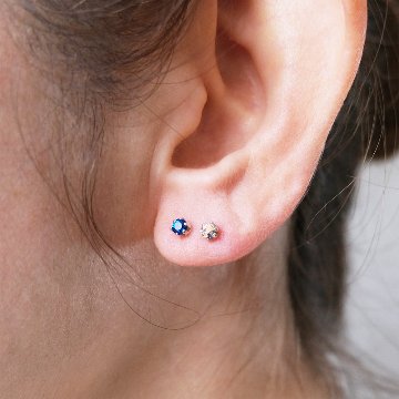 ラインストーンが可愛い4個セットのSILVER925ピアスの画像