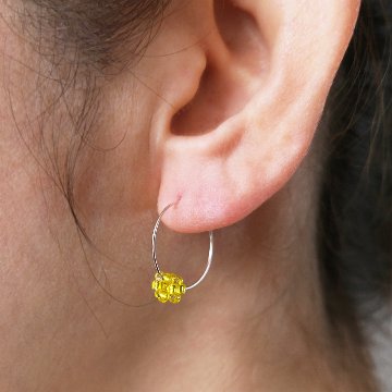 ポップなカラーのビーズをセットしたフープSILVER925ピアスの画像