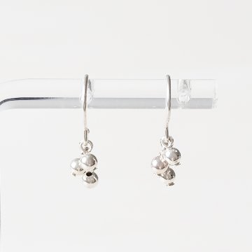 SILVER925玉をセットしたピアスの画像