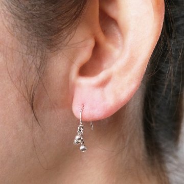 SILVER925玉をセットしたピアスの画像