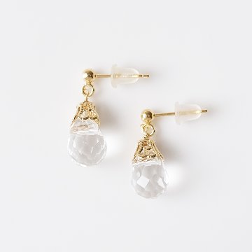 カットが綺麗なクリアドロップピアスの画像