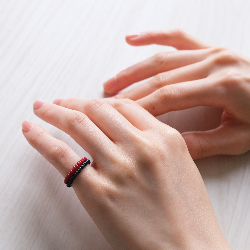 小さなビーズのイヤカフの画像