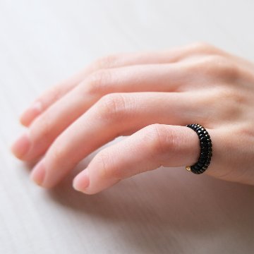 小さなビーズのイヤカフの画像