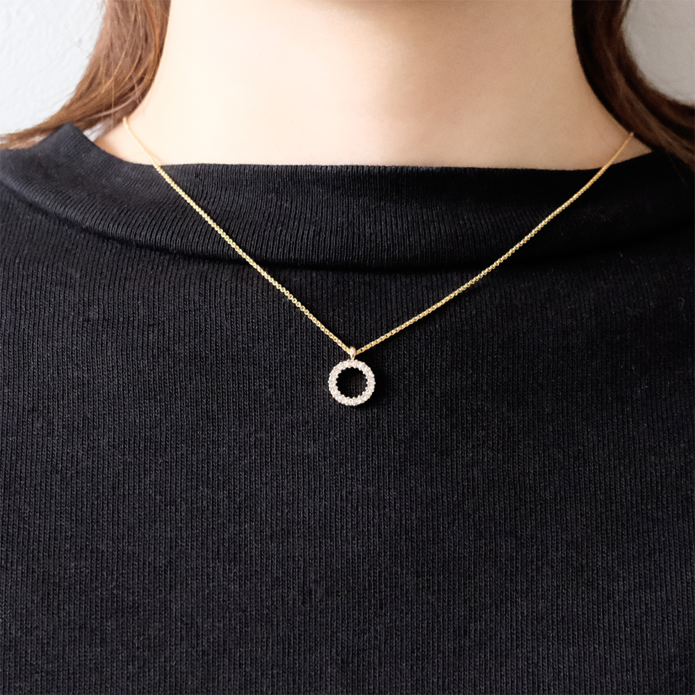 サークルのラインストーンのネックレスの画像