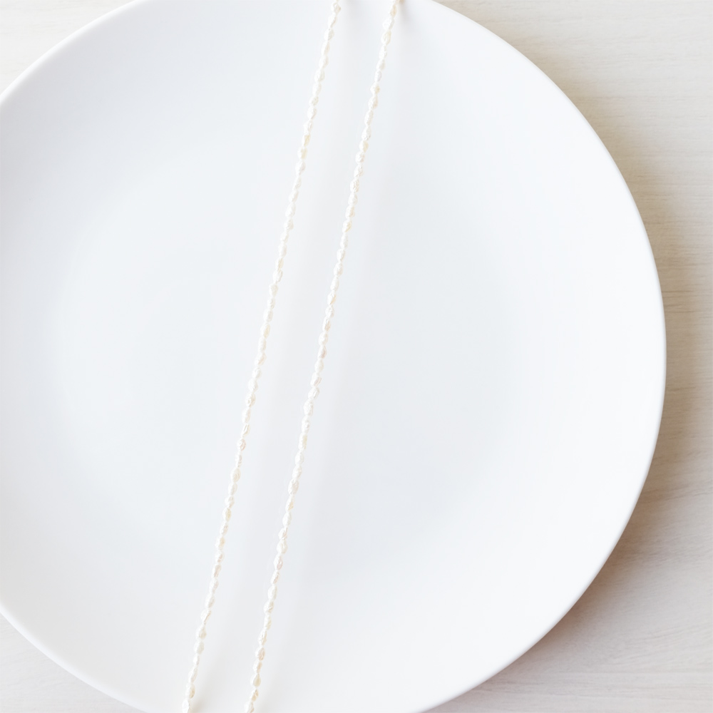 ライスパールをふんだんに使用したロングネックレスの画像