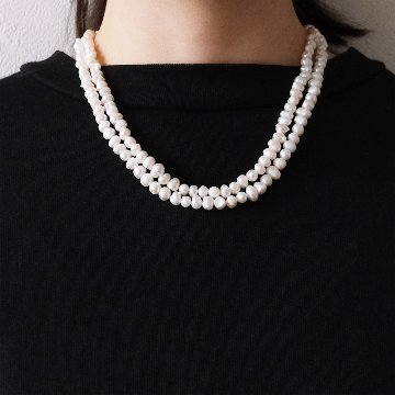 オーバルの淡水パールをふんだんに使用したロングネックレスの画像