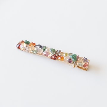 いろんな種類の天然石をふんだんに使用したヘアクリップの画像