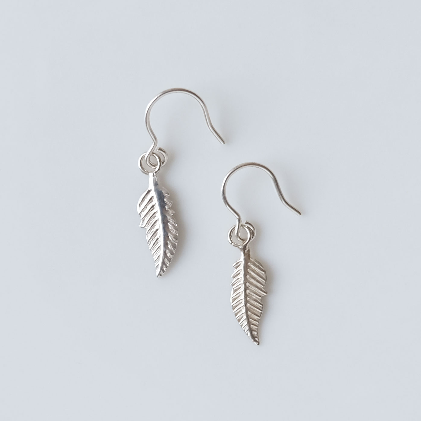 リーフモチーフのSILVER925ピアスの画像