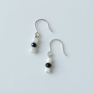 3色の天然石をセットしたSILVER925ピアスの画像