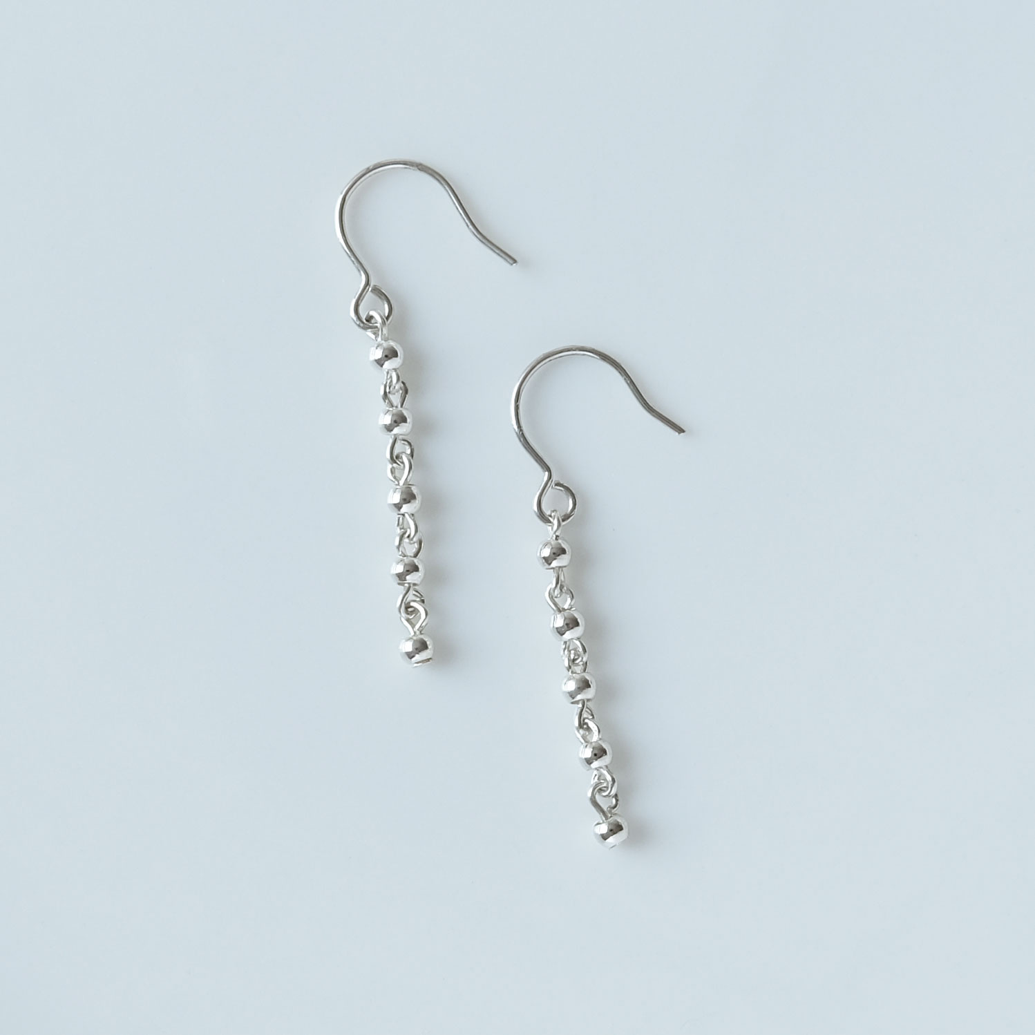 小さなSILVER玉をつないだSILVER925ピアスの画像