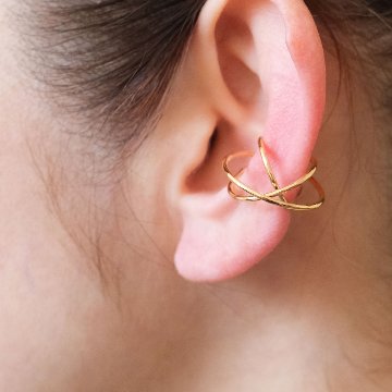 曲線が綺麗なイヤカフの画像