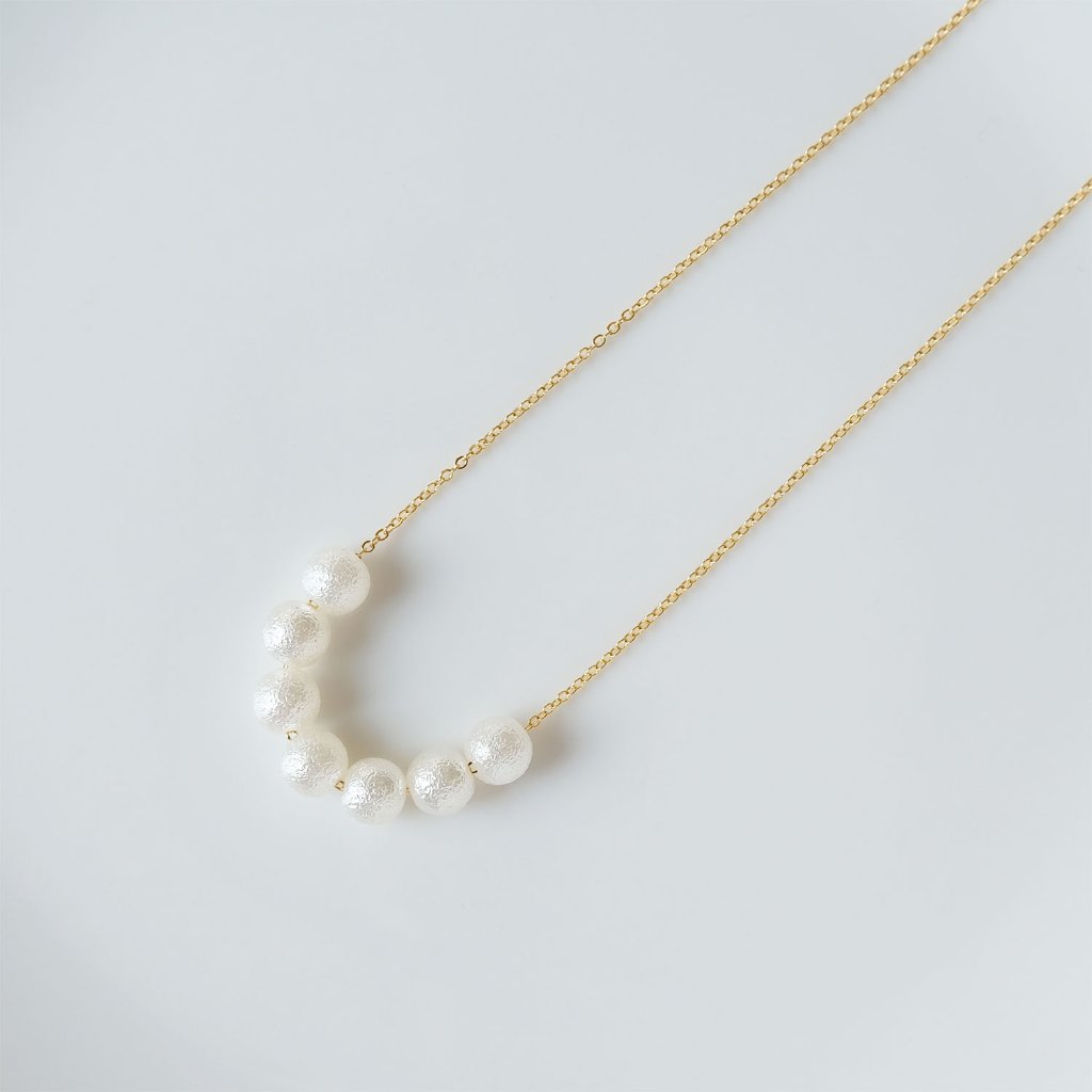 スノーパールを連ねたネックレスの画像