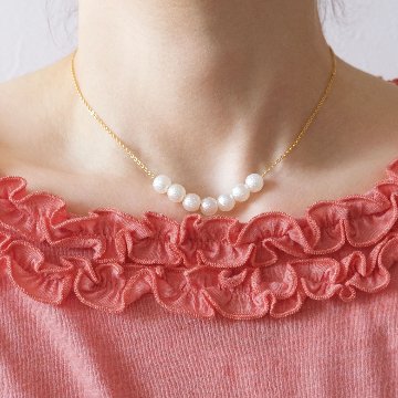 スノーパールを連ねたネックレスの画像