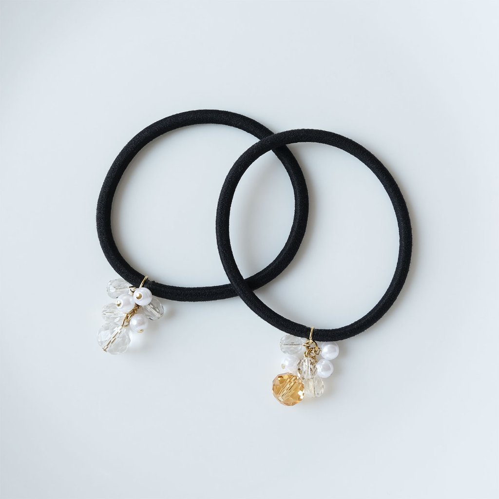 様々な形のビーズのヘアゴムの画像