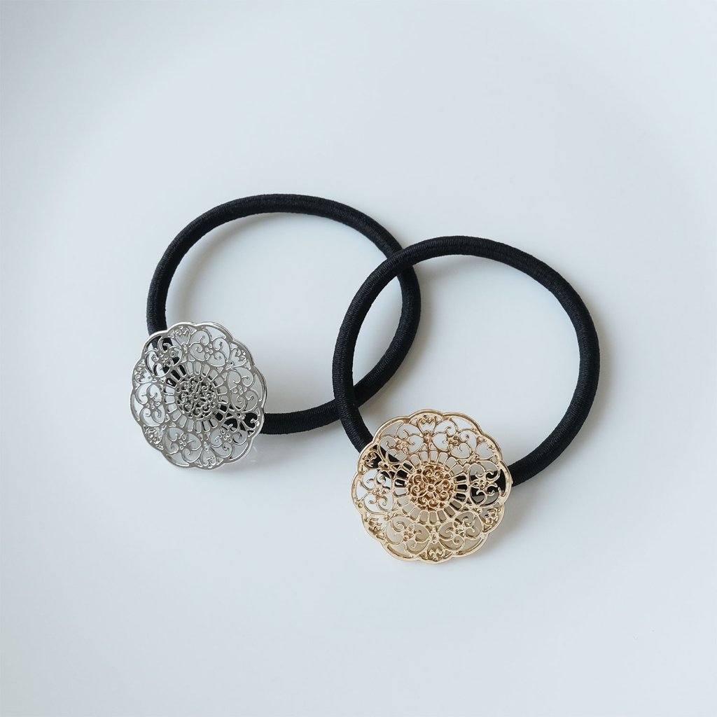 透かしモチーフのヘアゴムの画像