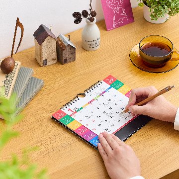卓上カレンダー カラーインデックス(大)【カラフルなインデックスにカレンダーが掲載／30冊からご注文OK】¥32,802(税込)〜の画像