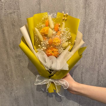 ドライフラワーおまかせ花束 Mサイズ オレンジ系の画像