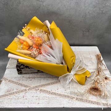 ドライフラワーおまかせ花束 Mサイズ オレンジ系の画像