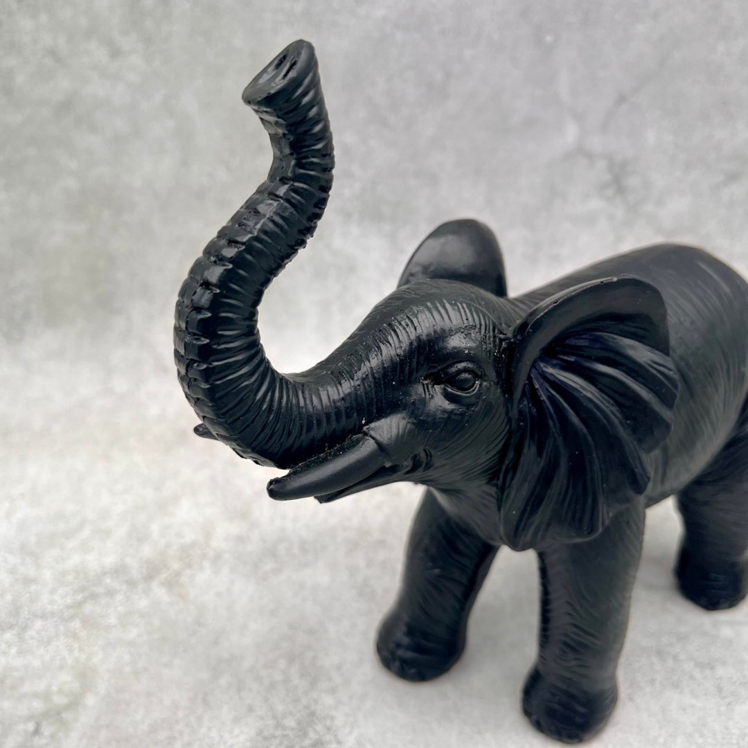 BLACK ANIMAL ゾウの画像