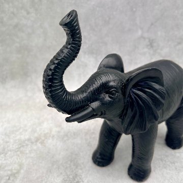 BLACK ANIMAL ゾウの画像