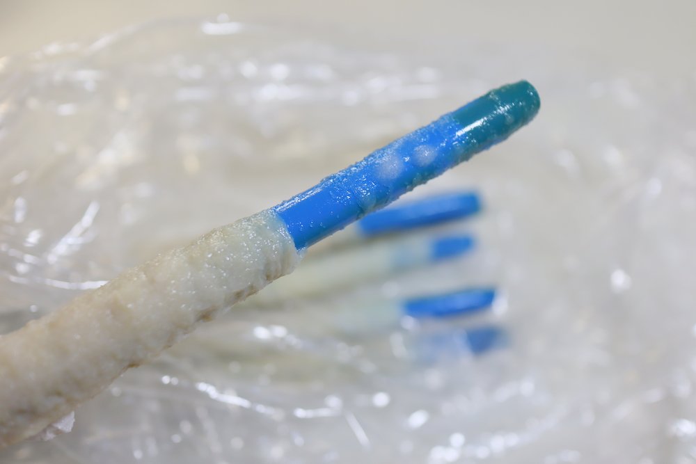 [業務用]【パイプ付き】天然羊腸（直径21〜23mm）１ハンク（約91m）の画像