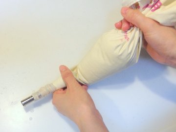初めて作る方におすすめ「スパイス付」手作りソーセージキット[2回分]（天然羊腸２袋・スパイス２袋・口金・絞り袋・作り方解説書） の画像