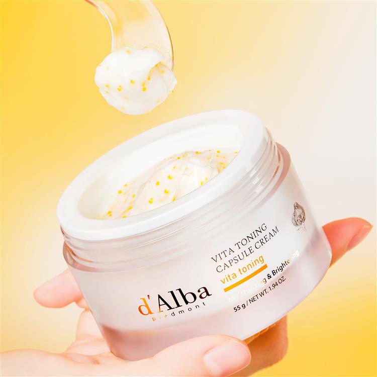 d’Alba(ダルバ) ビタトーニングカプセルクリーム 55g 美白 くすみ しみ 小じわ 透明感 ツヤ 弾力 保湿 ビタミンC ナイアシンアミド グルタチオン 3種のヒアルロン酸 べたつかない 潤いの画像