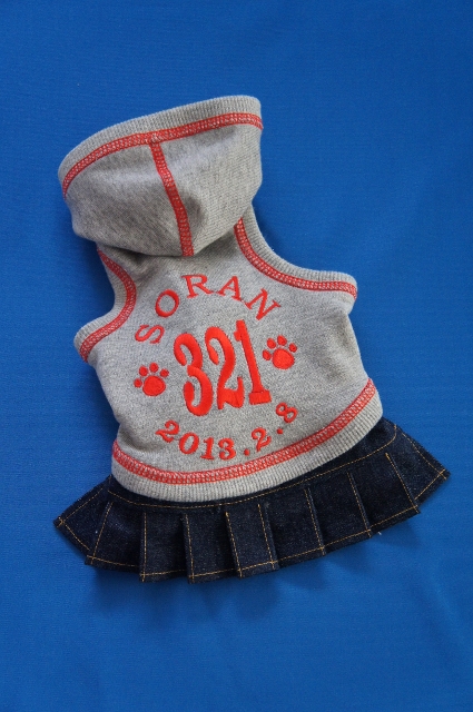 オリジナルロゴタンクトッププリーツスカートの画像