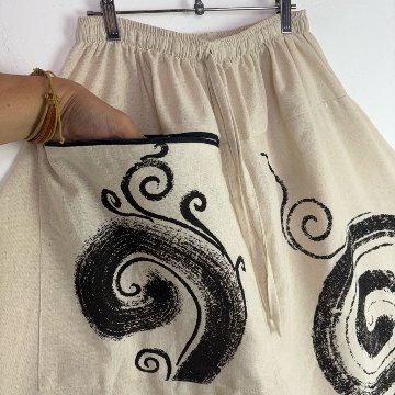 袴サルエルパンツ　ワイド　ビッグポケット　渦巻き　タイパンツ　ゆったり　男女兼用　2色の画像