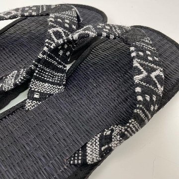 い草サンダル　和風　和装　ルームサンダル　スリッパ　軽量　鼻緒タイプ１ブラックゲリ生地　の画像