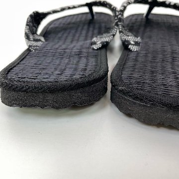 い草サンダル　和風　和装　ルームサンダル　スリッパ　軽量　鼻緒タイプ１ブラックゲリ生地　の画像