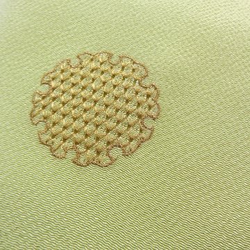 渡敬 帯揚げ 丹後ちりめん 若草色 金糸の雪輪文様 正装用 ＜即日発送可＞の画像