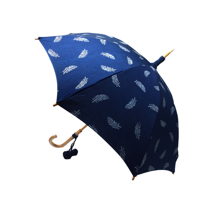 平敷慶彦(琉球藍染工房) 琉球藍染の日傘 「型羽」濃藍に白 の画像