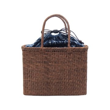 山形県の工房×千成堂着物店「国産 山葡萄蔓のかごバッグ×手織絣の綿布」茶＜即日発送可＞の画像