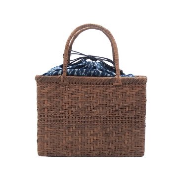 山形県の工房×千成堂着物店「国産 山葡萄蔓のかごバッグ×手織絣の綿布」ラインあり 茶＜即日発送可＞の画像