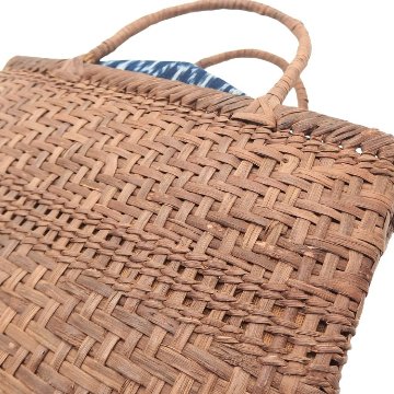 山形県の工房×千成堂着物店「国産 山葡萄蔓のかごバッグ×手織絣の綿布」ラインあり 茶＜即日発送可＞の画像