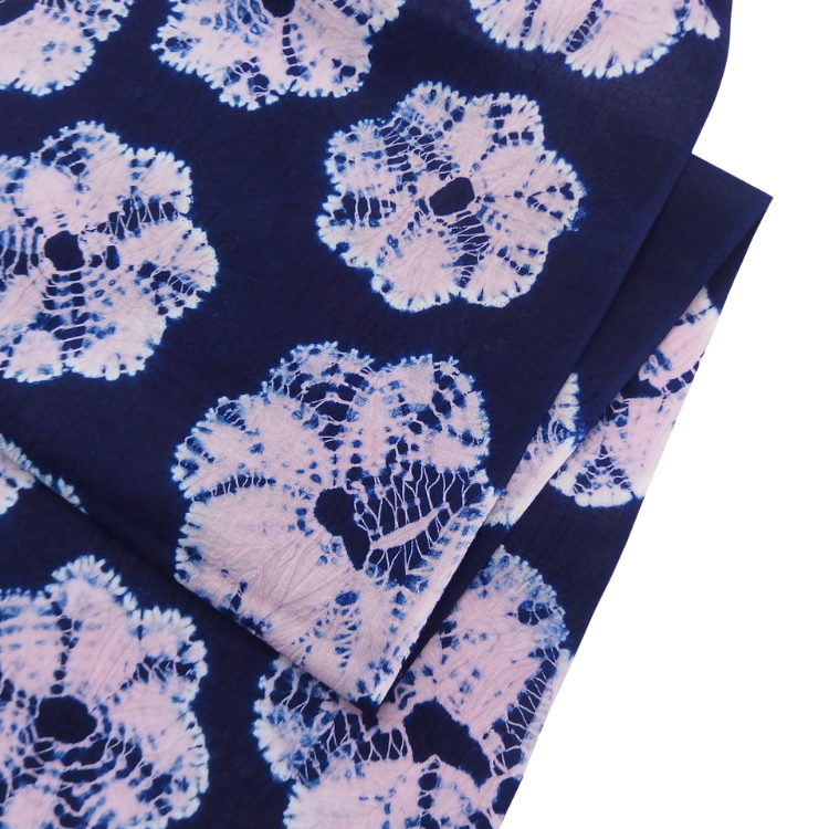 伝統工芸 有松絞 「万寿菊」浴衣 藍色に撫子色（灰ピンク系） 着尺（綿生地）＜お仕立て代込＞の画像